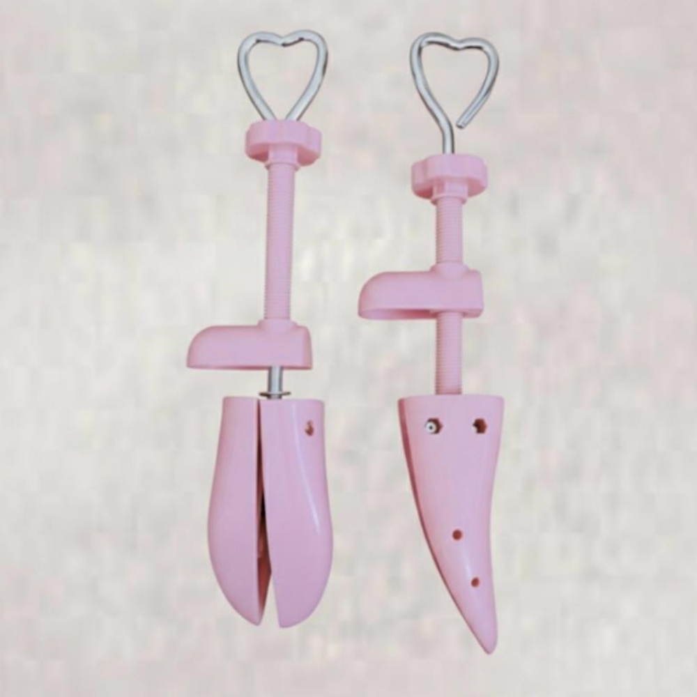 PAIR OF PINK SHOE TREES 🌲🌲 LOOK LIKE NEW ✨ #FASHION #SHOES #STYLE #PINKVIBES